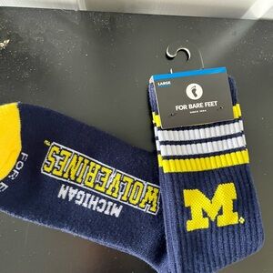 For Bare Feet Michigan Wolverines Socks Sz Lg NWT